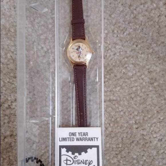 🤶NEW!!🎅 Mini Mouse Watch - Picture 4 of 5
